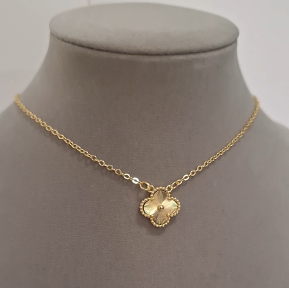 Double sided gold-filled single clover necklace. - Picture 4 of 5